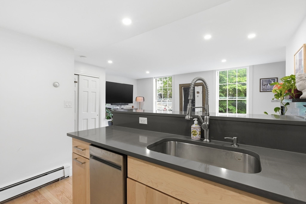 4 Derne Street, Unit 2 Boston, MA 02114 - Photo 14 of 32