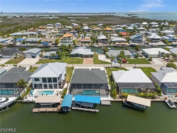 $999,000 | 2419 Carambola Lane, St. James City, FL 33956