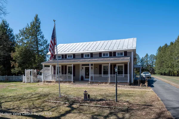 $425,000 | 1365 Highway 9, Stockport, NY 12534