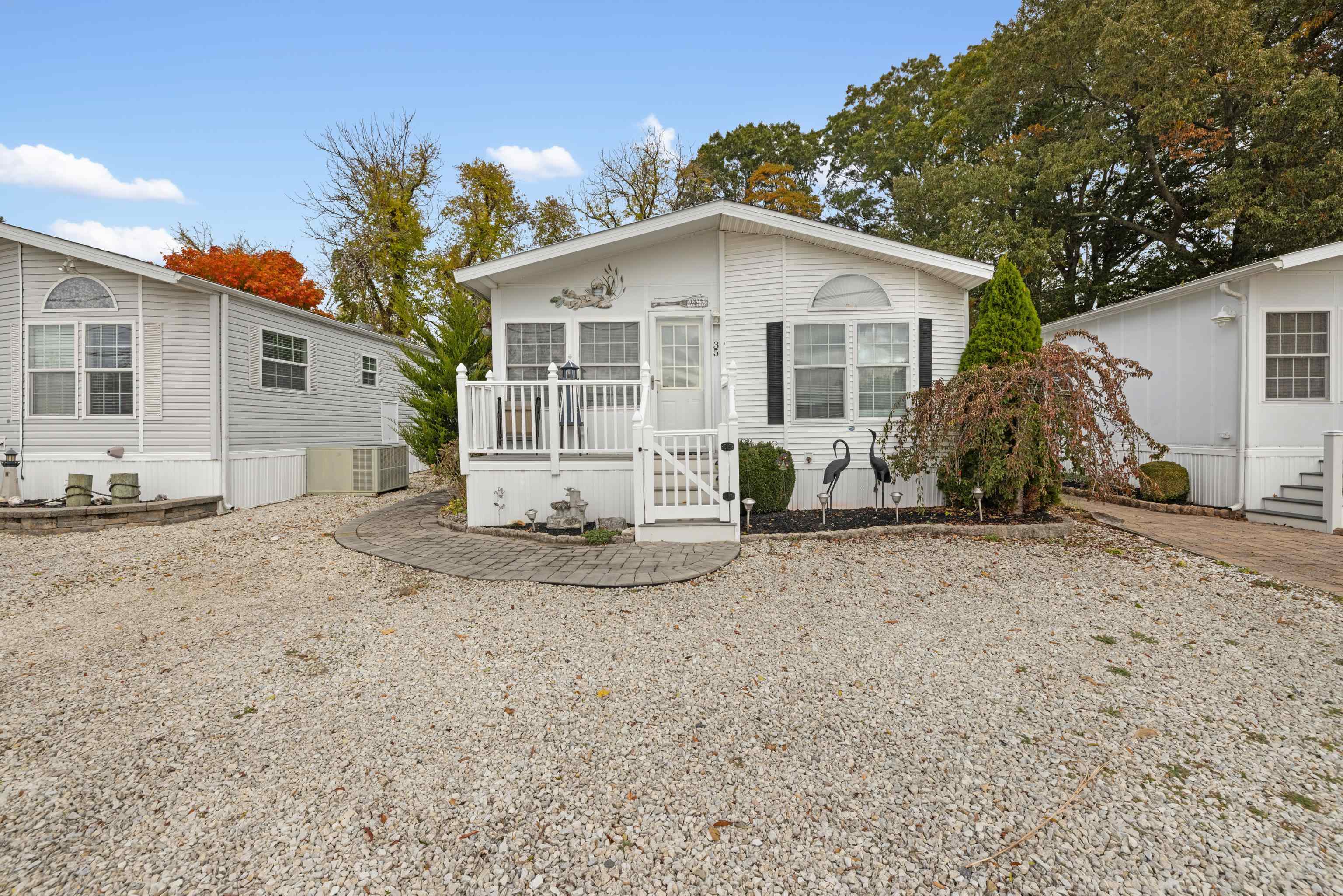 a view of a house with backyard