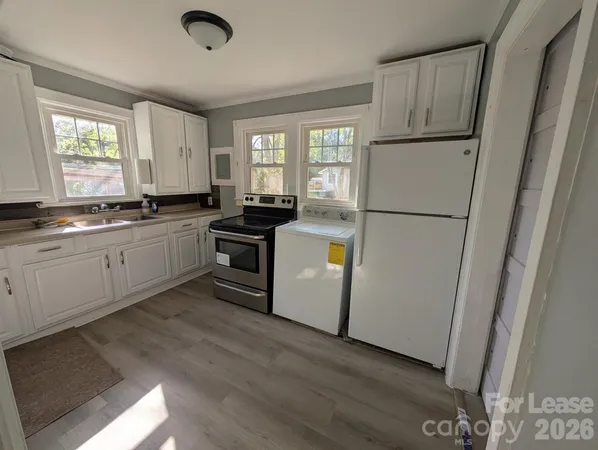 $2,500 | 1008 East 36th Street, Charlotte, NC 28205