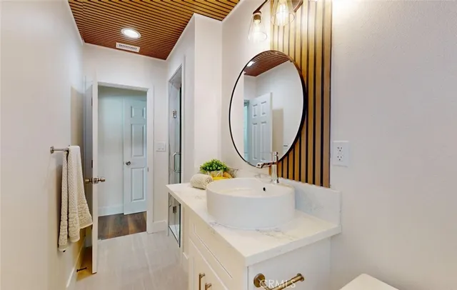 $1,249,000 | 5672 Pepperwood Avenue, Lakewood, CA 90712