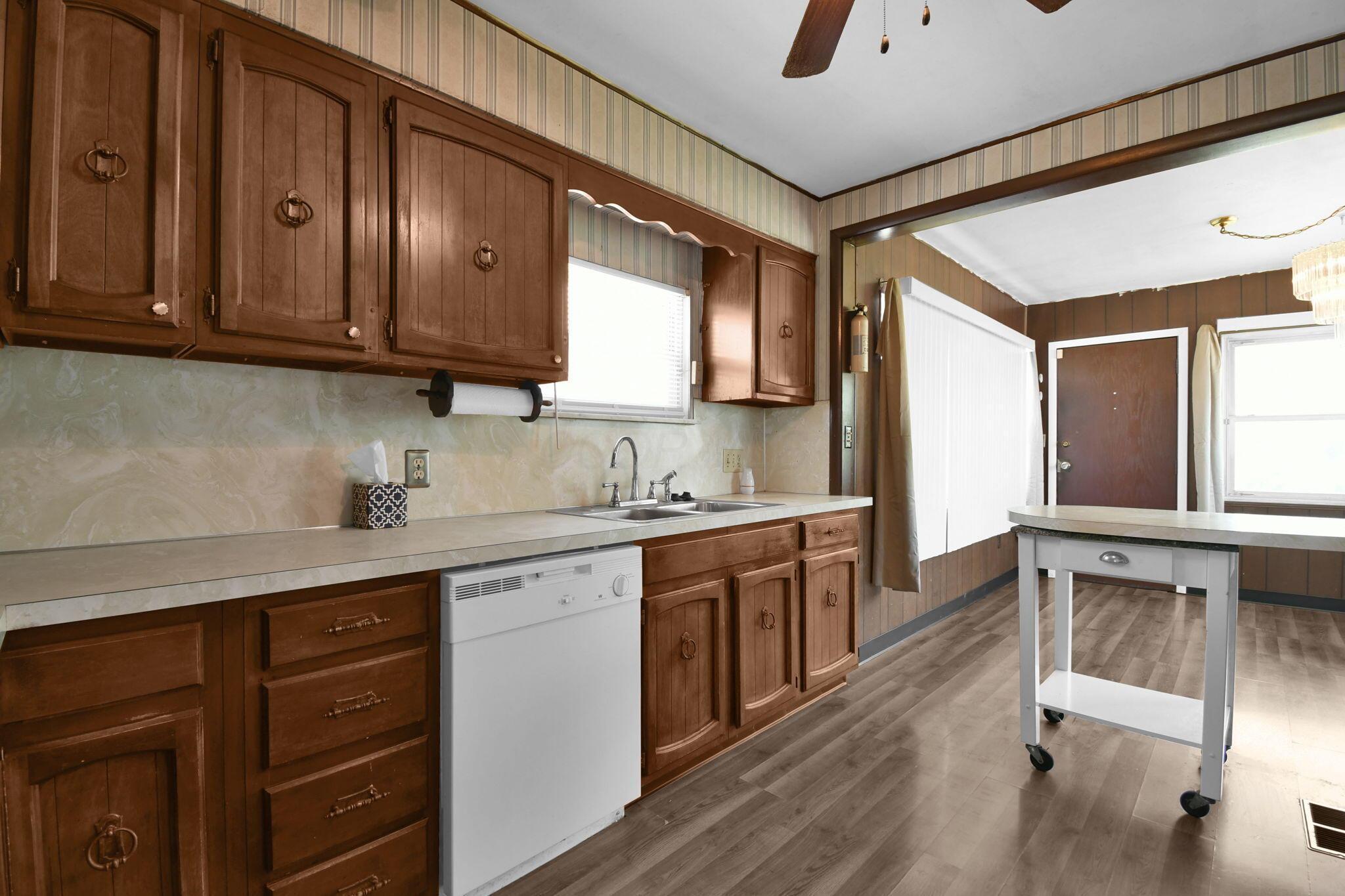 2365 Koebel Road Columbus, OH 43207 - Photo 5 of 26 5-web-or-mls-2365-koebel-rd