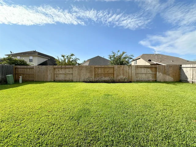a view of a house with backyard and garden