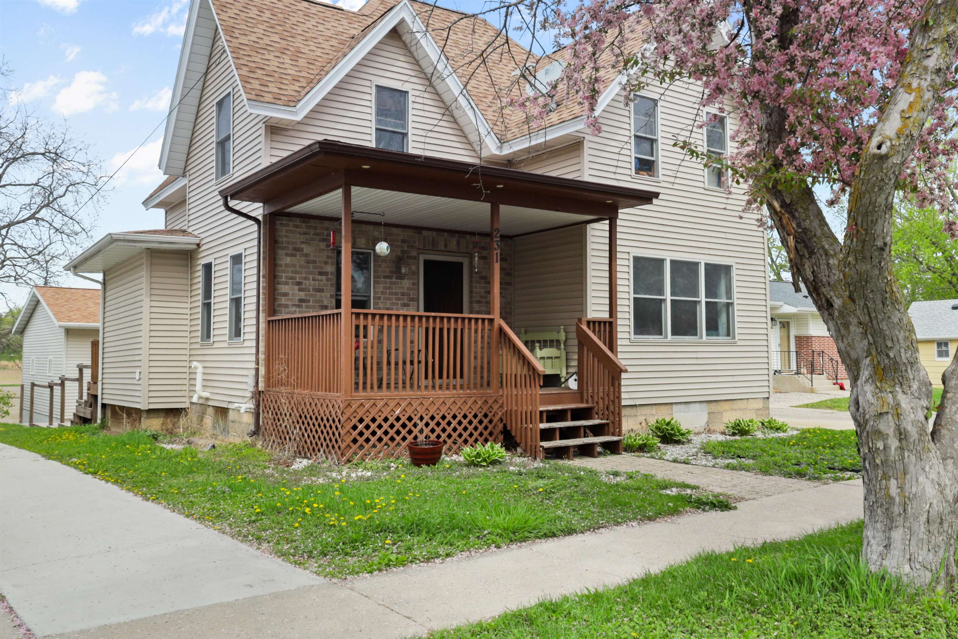 231 North Main Street Deerfield, WI 53531 - Photo 4 of 32