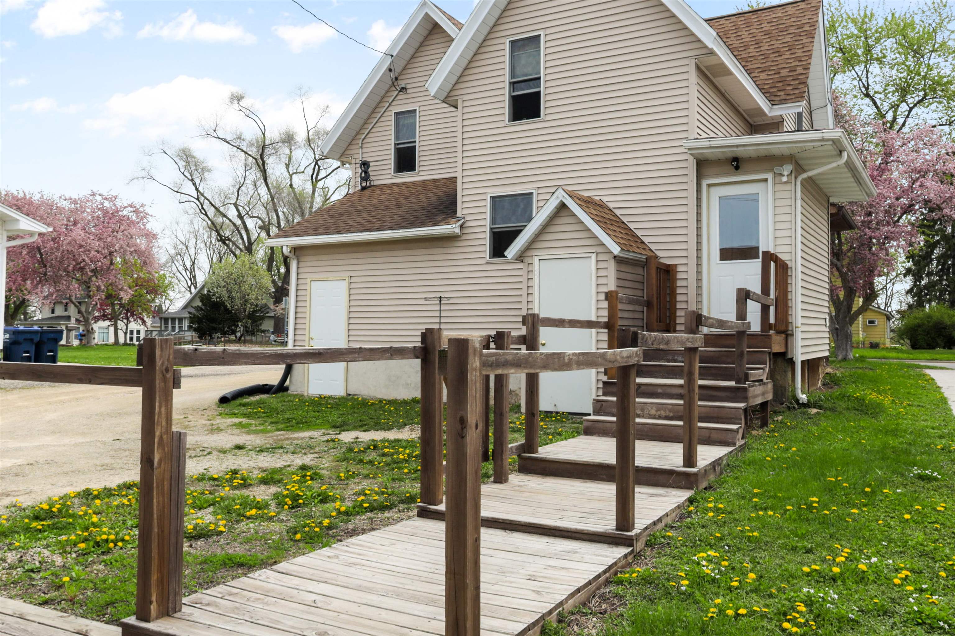 231 North Main Street Deerfield, WI 53531 - Photo 6 of 32
