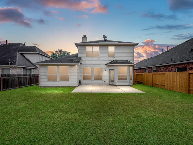 a view of a house with a backyard