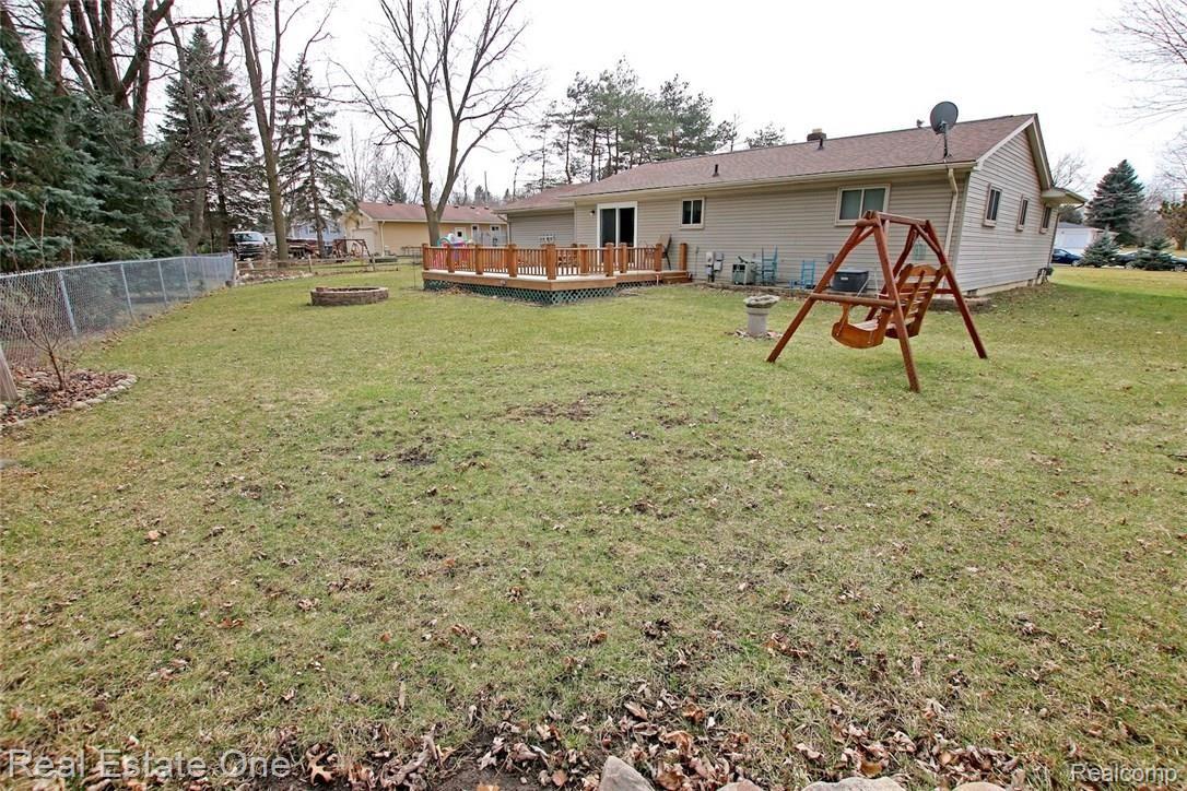 371 South Baldwin Road Oxford, MI 48371 - Photo 44 of 51 45) Bacakyard.jpg