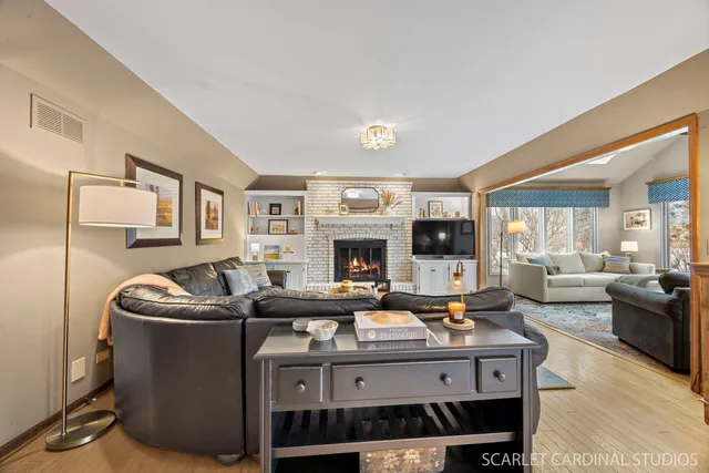 $850,000 | 854 Raintree Drive, Naperville, IL 60540