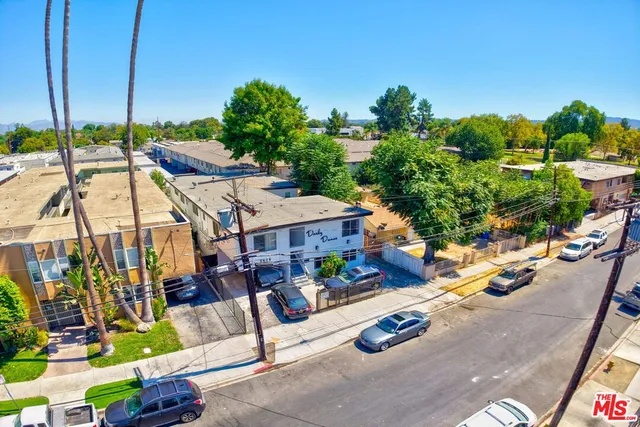 $1,895,000 | 6626 Darby Avenue, Reseda, CA 91335