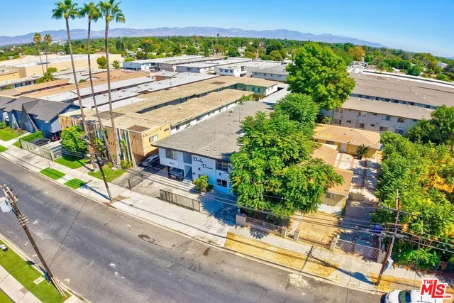 $1,895,000 | 6626 Darby Avenue, Reseda, CA 91335