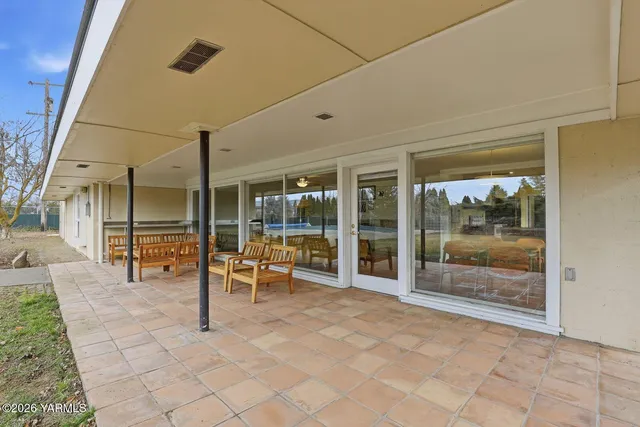 a view of a flesh screen tv