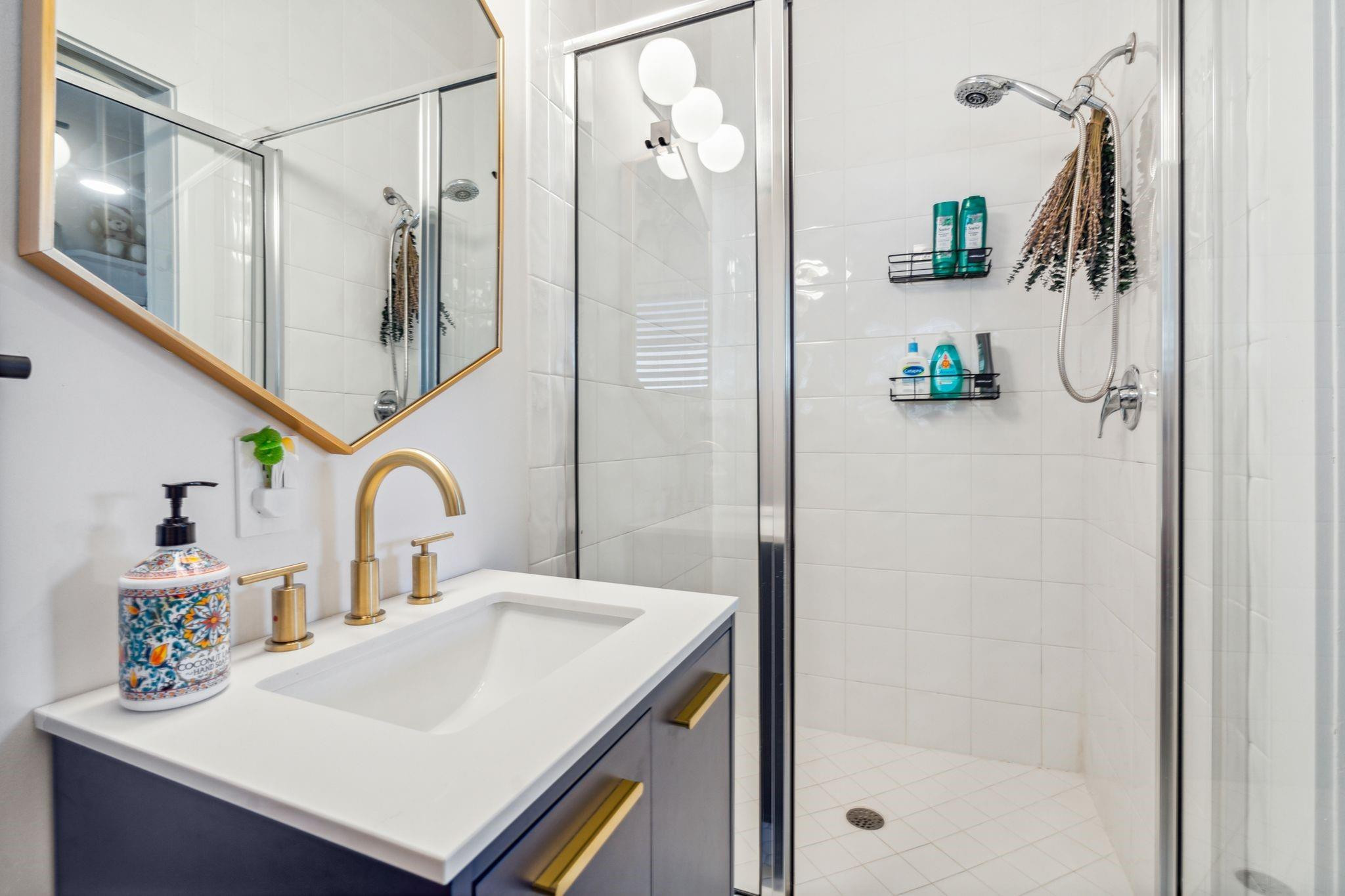 2732 Northeast 25th Street Lighthouse Point, FL 33064 - Photo 46 of 68 En-suite to bedroom 4