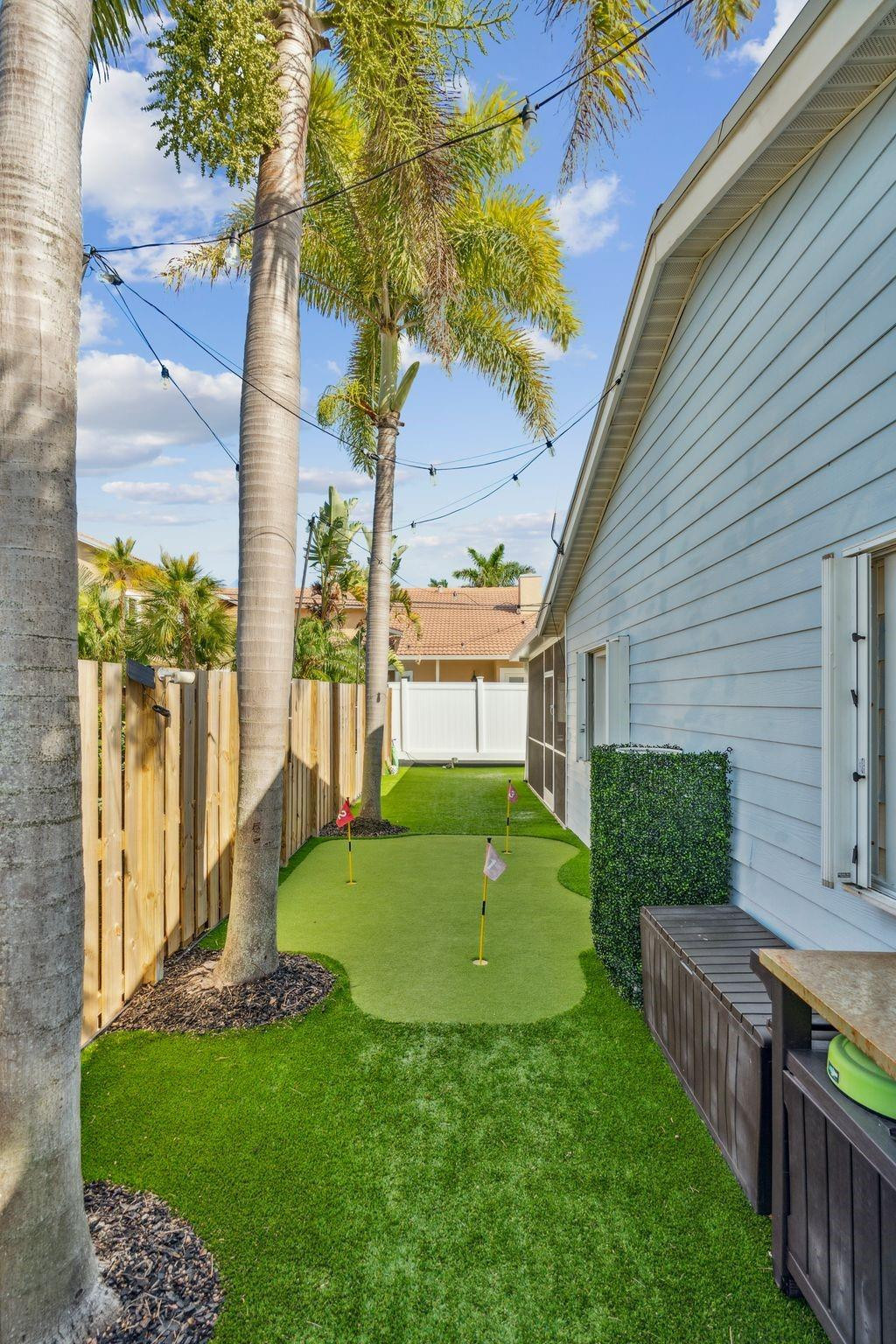 2732 Northeast 25th Street Lighthouse Point, FL 33064 - Photo 54 of 68 3 Hole Putting Green