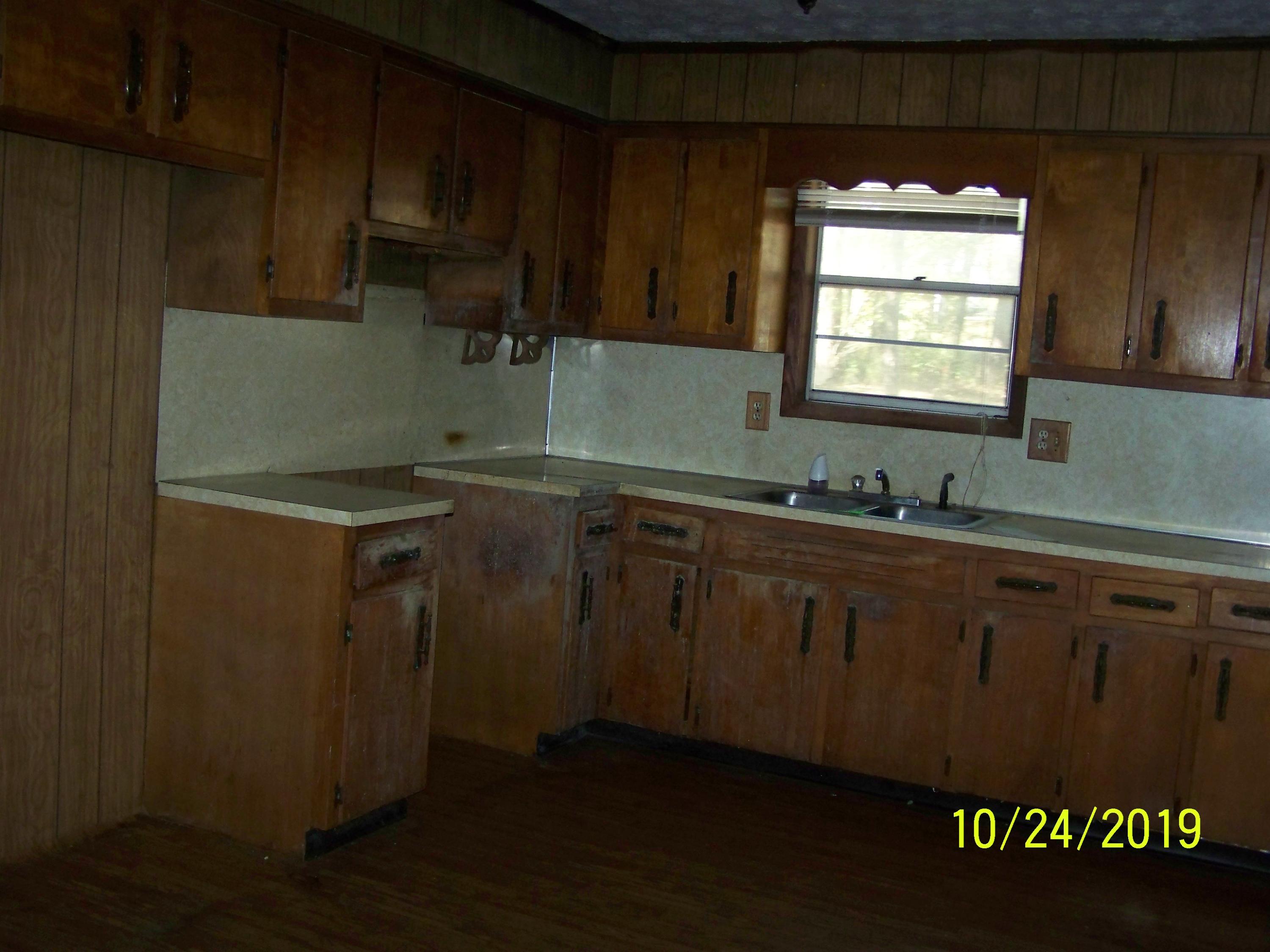 1124 Louvaine Road Jamestown, TN 38556 - Photo 8 of 9 102_0013