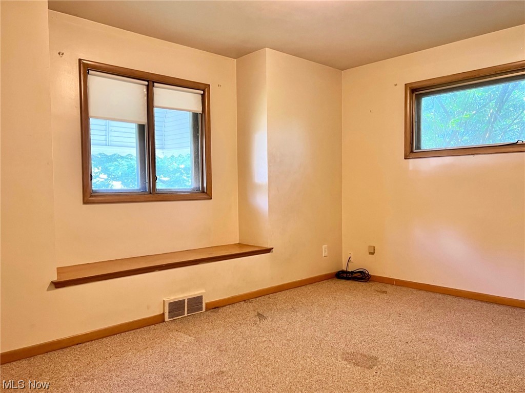 4041 Suffolk Road Cleveland, OH 44121 - Photo 9 of 15