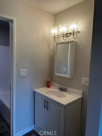 $2,500 | 509 East Central Avenue, Unit 6, Hemet, CA 92543