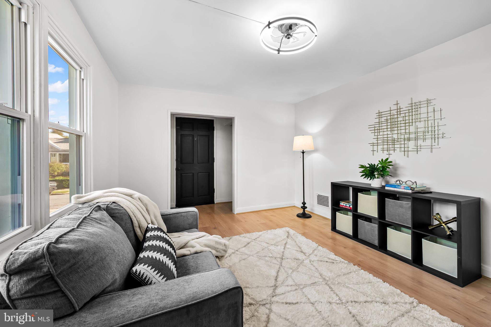 2511 Wentworth Road Baltimore, MD 21234 - Photo 5 of 30 Living Room