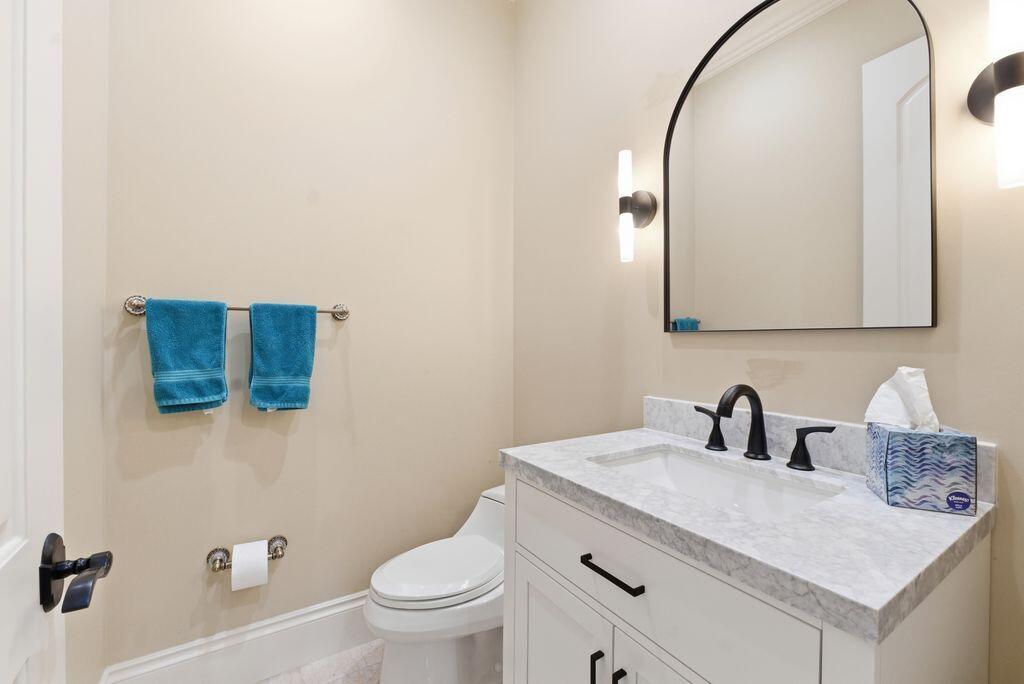 2221 Northeast 48th Court Lighthouse Point, FL 33064 - Photo 11 of 81 half bath 1