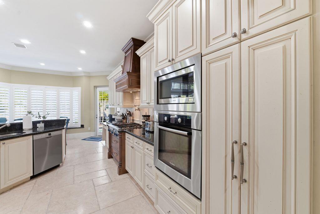 2221 Northeast 48th Court Lighthouse Point, FL 33064 - Photo 18 of 81 Kitchen