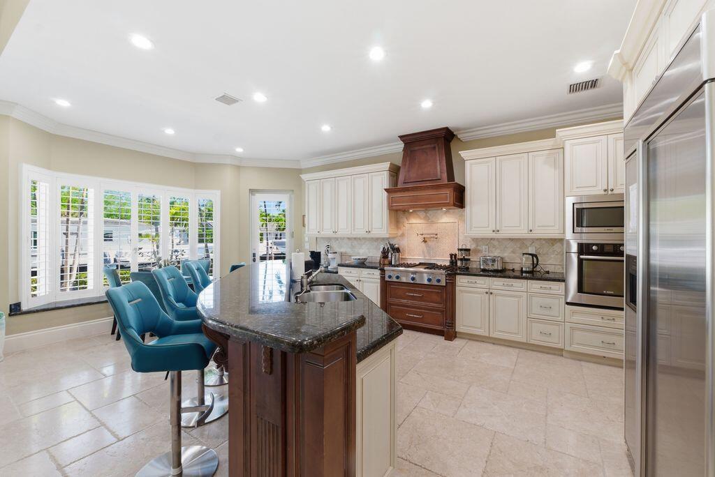 2221 Northeast 48th Court Lighthouse Point, FL 33064 - Photo 19 of 81 Kitchen