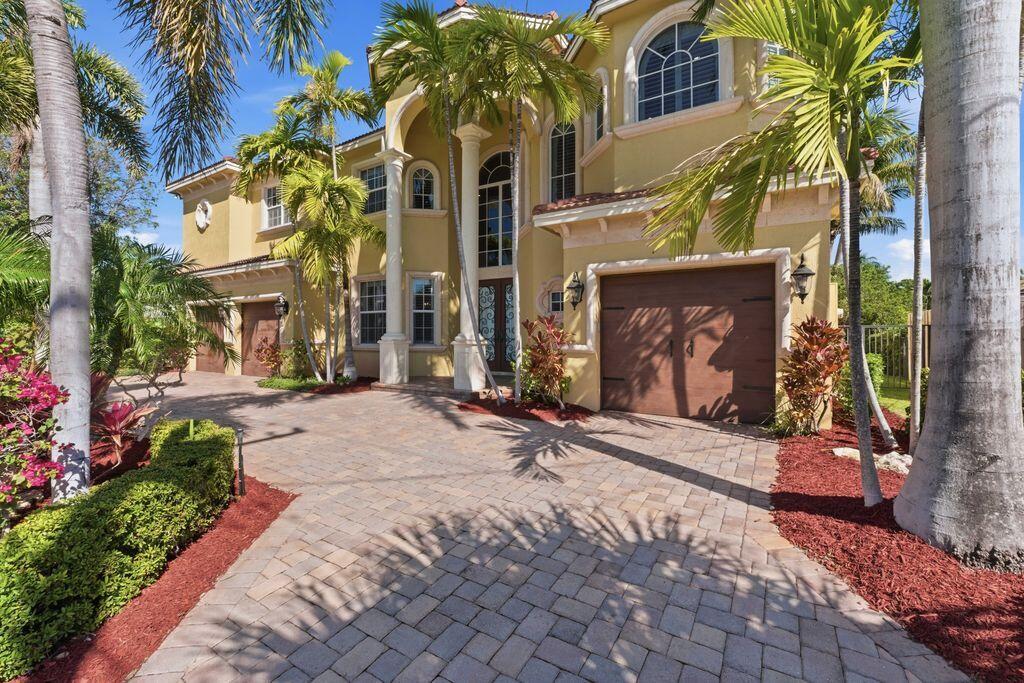 2221 Northeast 48th Court Lighthouse Point, FL 33064 - Photo 2 of 81 Exterior Front