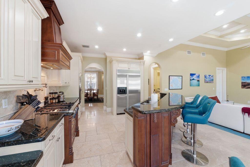 2221 Northeast 48th Court Lighthouse Point, FL 33064 - Photo 21 of 81 Kitchen