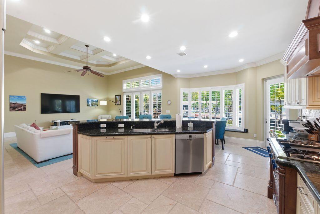 2221 Northeast 48th Court Lighthouse Point, FL 33064 - Photo 23 of 81 Kitchen