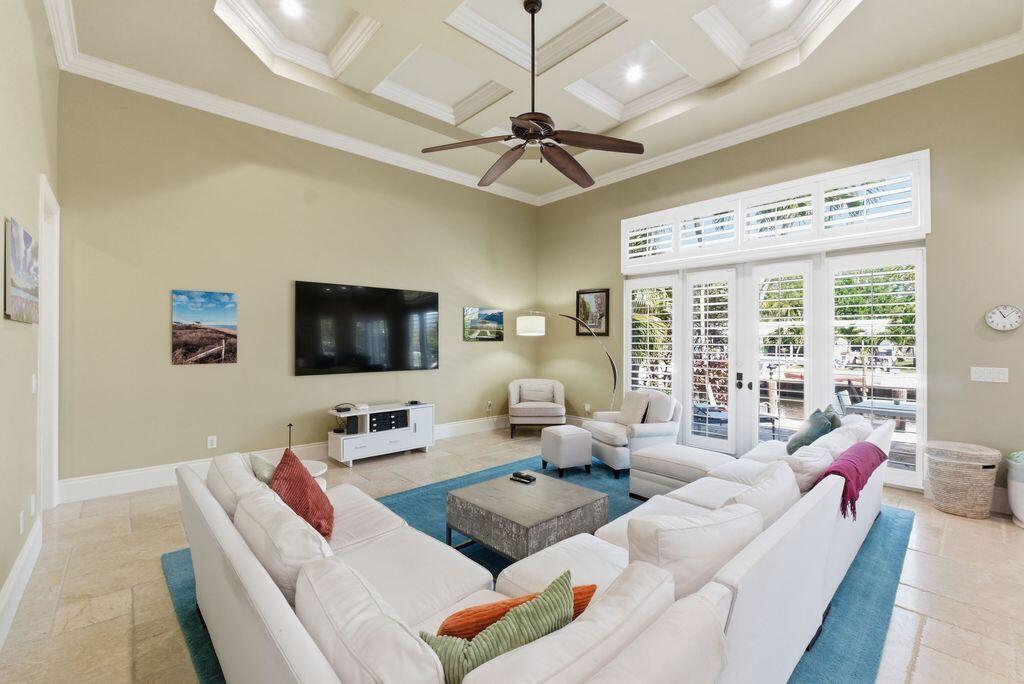 2221 Northeast 48th Court Lighthouse Point, FL 33064 - Photo 26 of 81 Family Room
