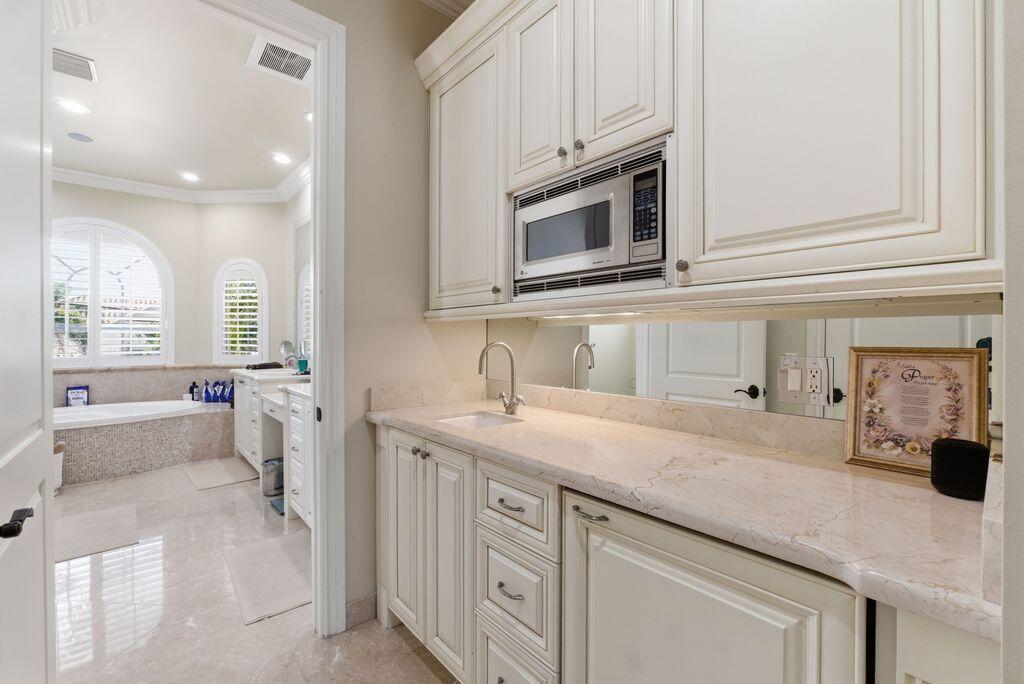2221 Northeast 48th Court Lighthouse Point, FL 33064 - Photo 33 of 81 2nd Floor Primary Suite