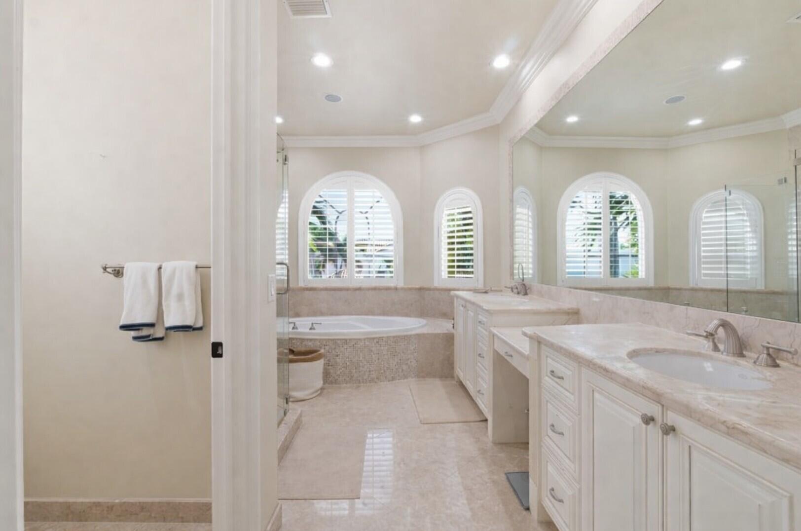 2221 Northeast 48th Court Lighthouse Point, FL 33064 - Photo 34 of 81 2nd Floor Primary Suite