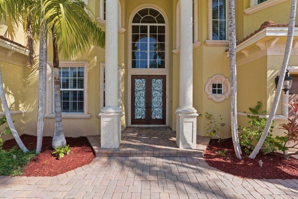 2221 Northeast 48th Court Lighthouse Point, FL 33064 - Photo 4 of 81 Exterior Front