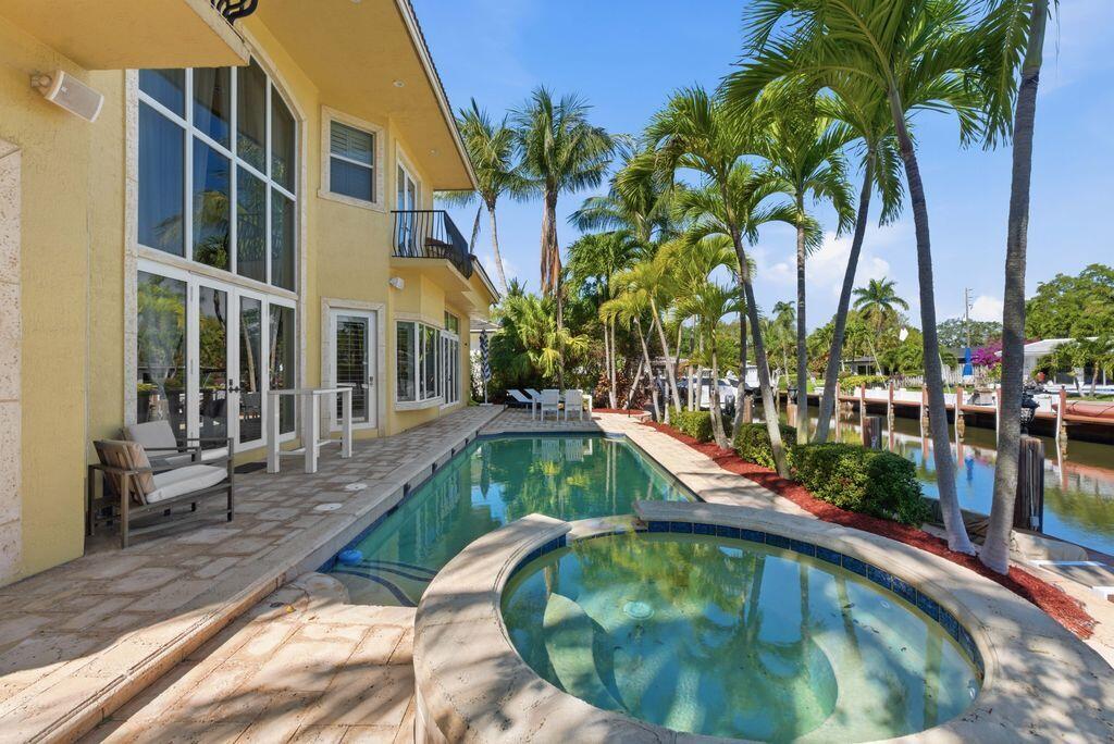 2221 Northeast 48th Court Lighthouse Point, FL 33064 - Photo 52 of 81 Pool