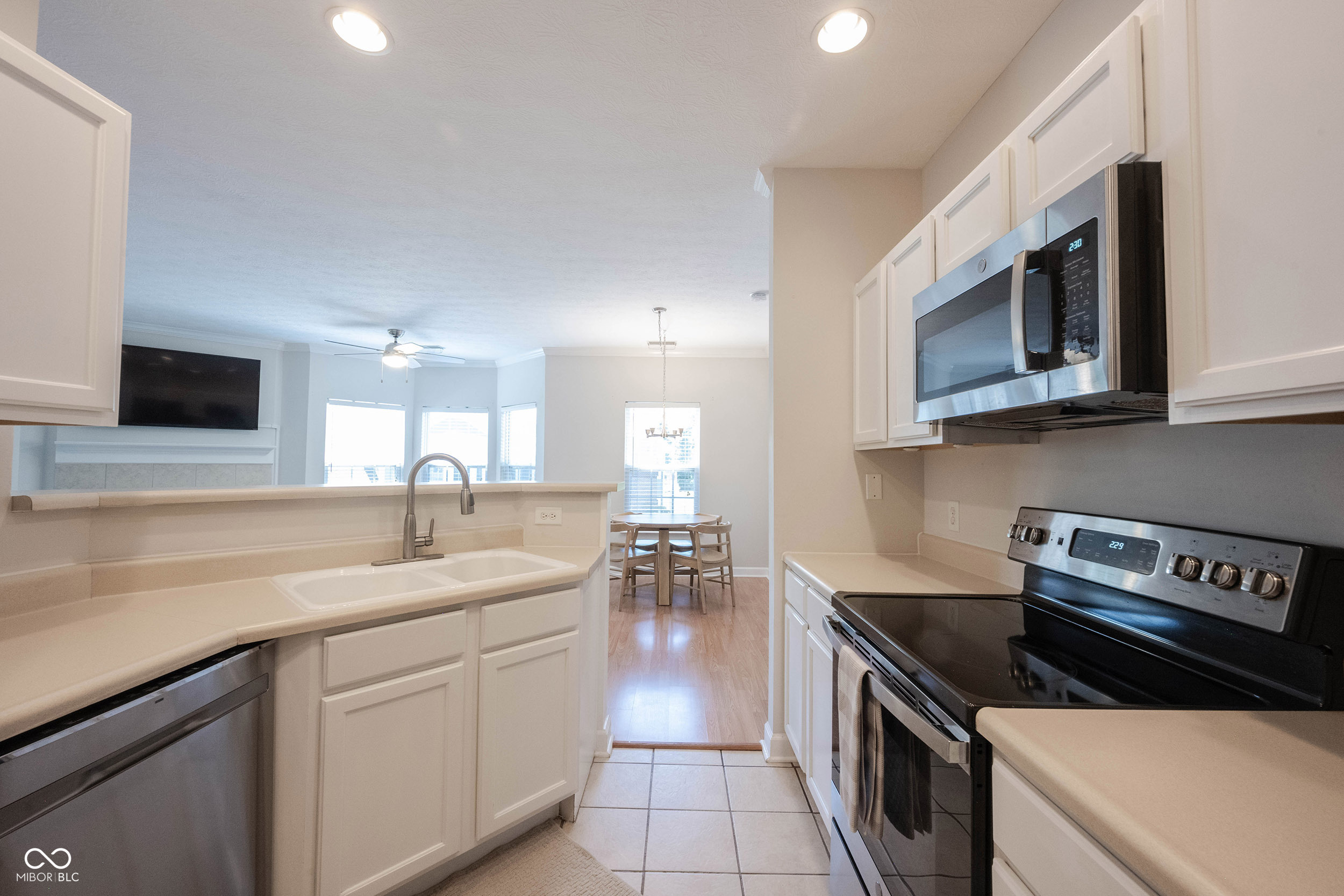 1112 Shadow Ridge Road Indianapolis, IN 46280 - Photo 25 of 68
