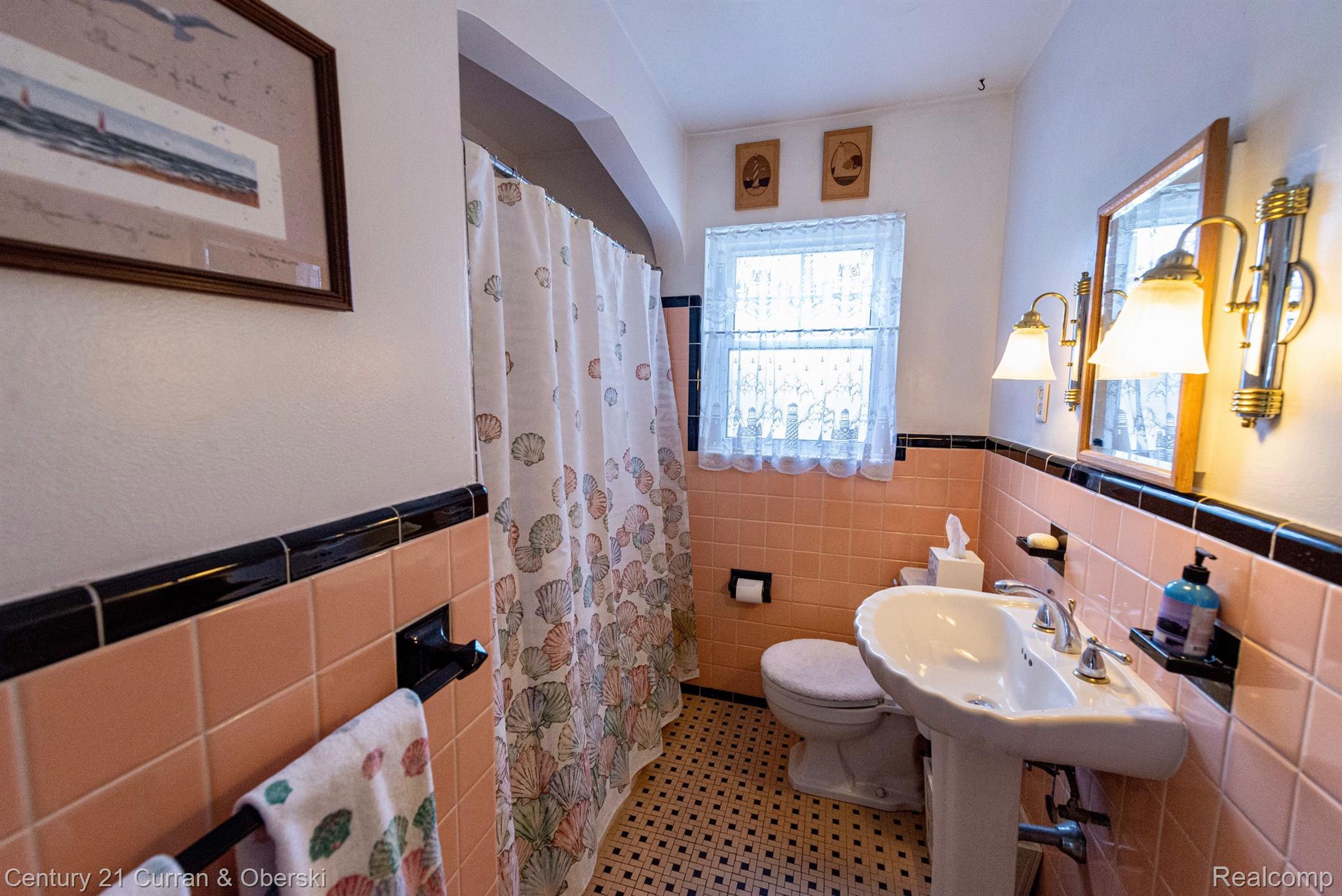 4214 Normandy Road Royal Oak, MI 48073 - Photo 17 of 33 Gallery Image 17