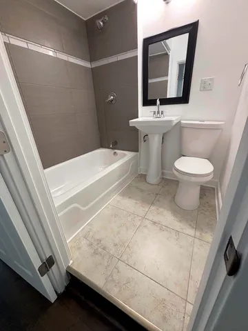 $2,350 | 4537 South Hermitage Avenue, Unit 2R, Chicago, IL 60609