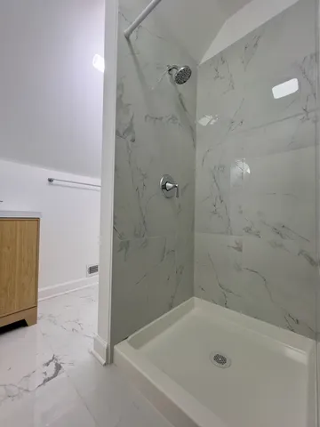 $2,350 | 4537 South Hermitage Avenue, Unit 2R, Chicago, IL 60609