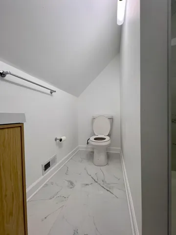 $2,350 | 4537 South Hermitage Avenue, Unit 2R, Chicago, IL 60609