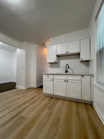 $2,350 | 4537 South Hermitage Avenue, Unit 2R, Chicago, IL 60609