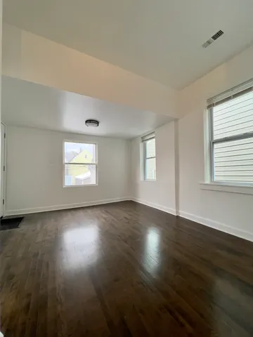 $2,350 | 4537 South Hermitage Avenue, Unit 2R, Chicago, IL 60609