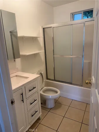 $1,800 | 6439 Woodman Avenue, Unit 2, Van Nuys, CA 91401