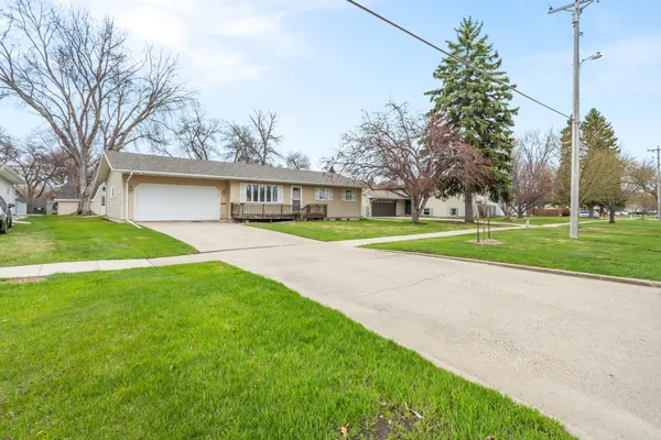 $260,000 | 2813 Elm Street North, Fargo, ND 58102