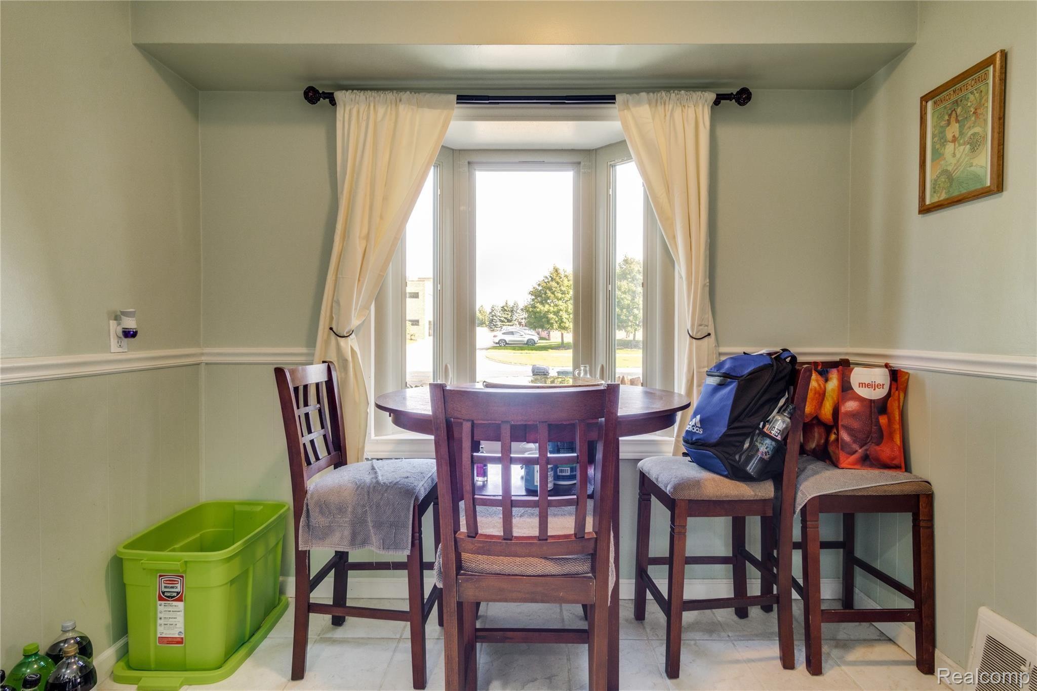 275 West Maple Road Clawson, MI 48017 - Photo 16 of 34 Interiors (5 of 24).jpg