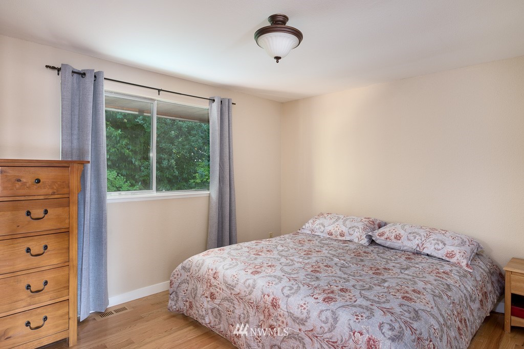 318 228th Street Southeast Bothell, WA 98021 - Photo 15 of 28