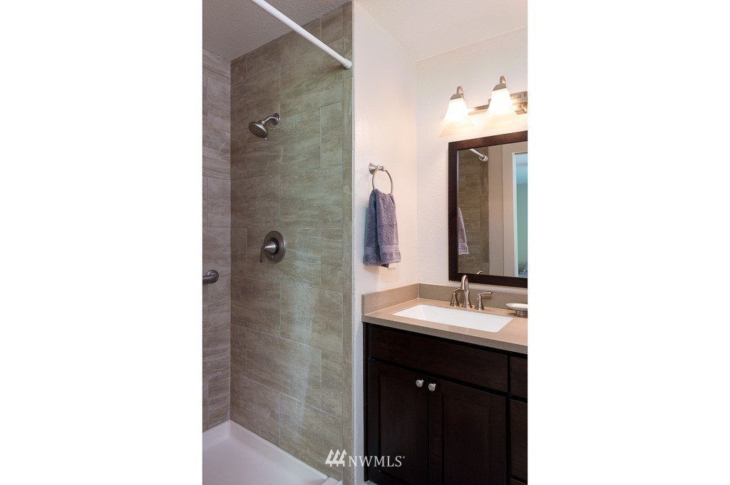 318 228th Street Southeast Bothell, WA 98021 - Photo 16 of 28
