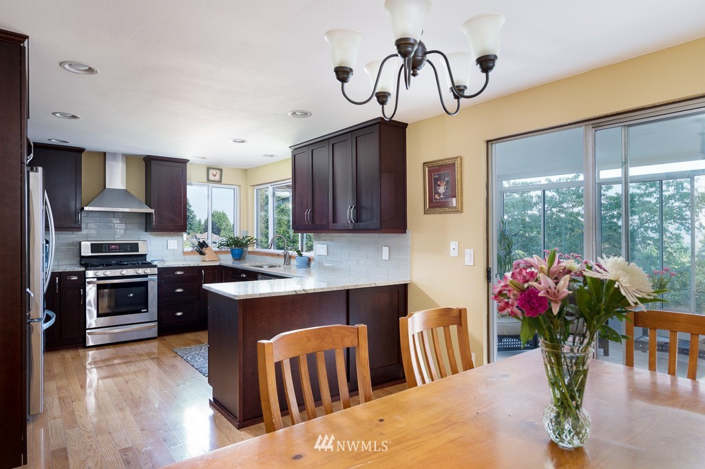 318 228th Street Southeast Bothell, WA 98021 - Photo 8 of 28