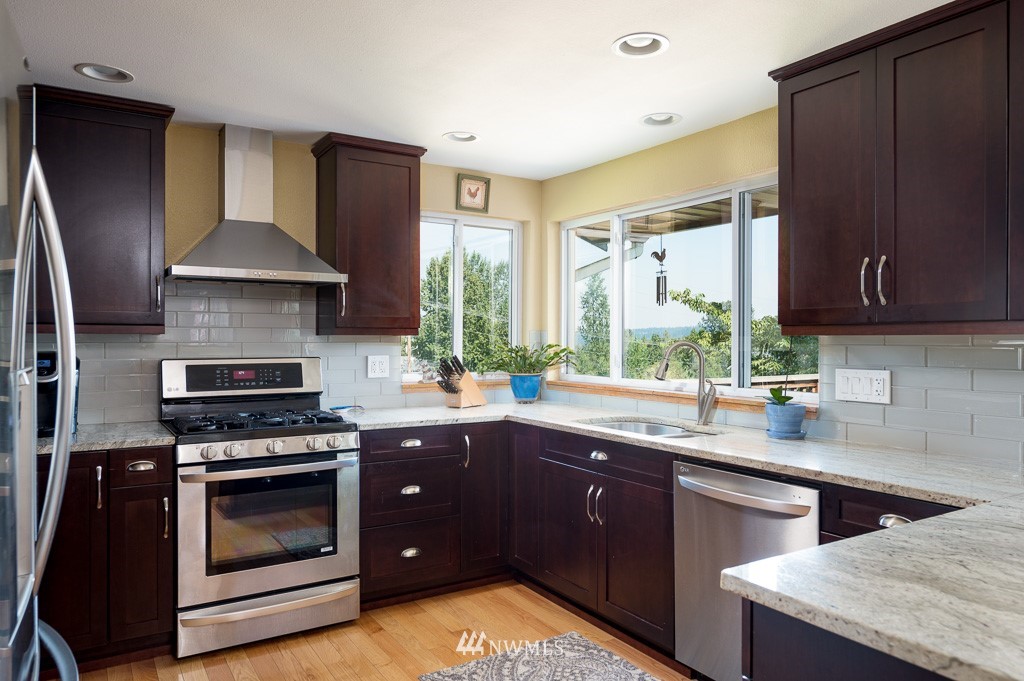 318 228th Street Southeast Bothell, WA 98021 - Photo 9 of 28