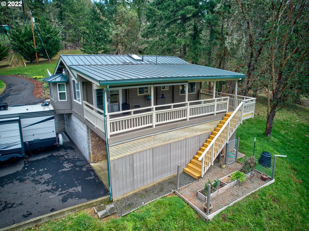 1290 Cleveland Loop Road Roseburg, OR 97471 - Photo 3 of 32 Gallery Image 3