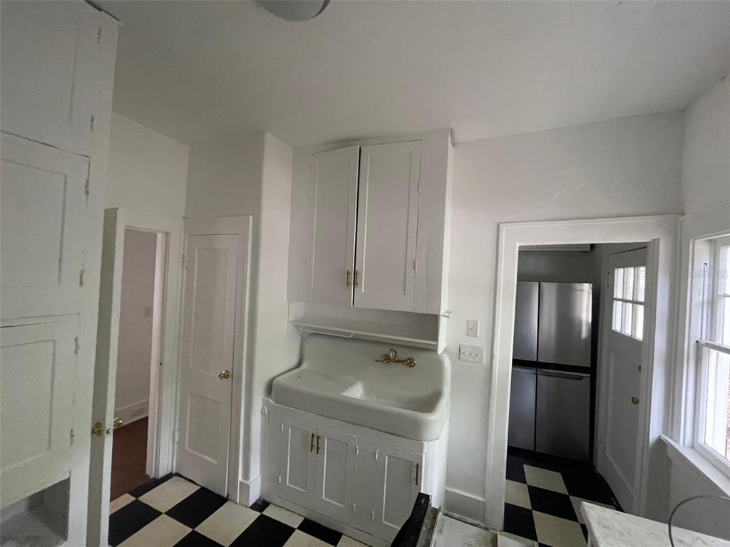 2635 West University Avenue Gainesville, FL 32607 - Photo 6 of 15 a bathroom with a sink and shower
