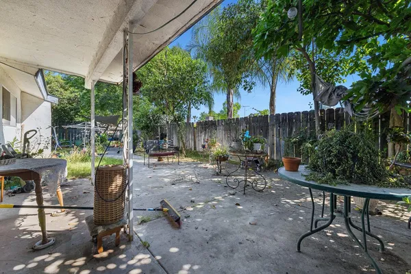 $575,000 | 2045 West Simpson Avenue, Fresno, CA 93705